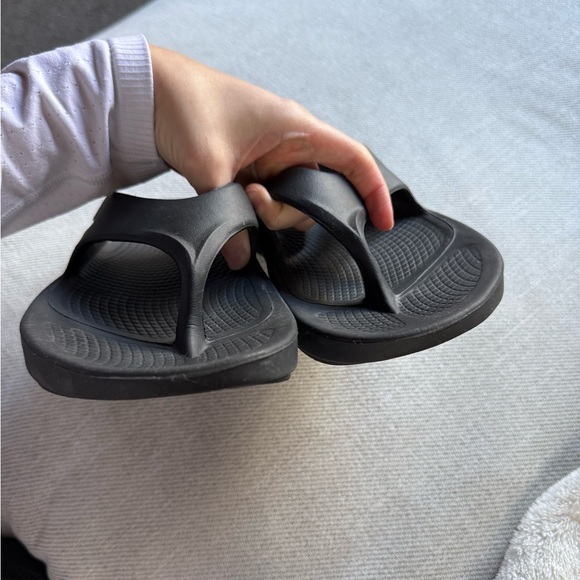 OOFOS - Picture 8 of 10